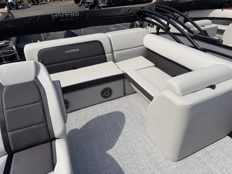 Slide: The Image of Harris 210 Cruiser 2025 - 8