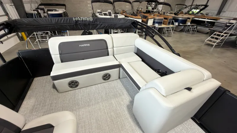 Slide: The Image of Harris 210 Cruiser 2025 - 31