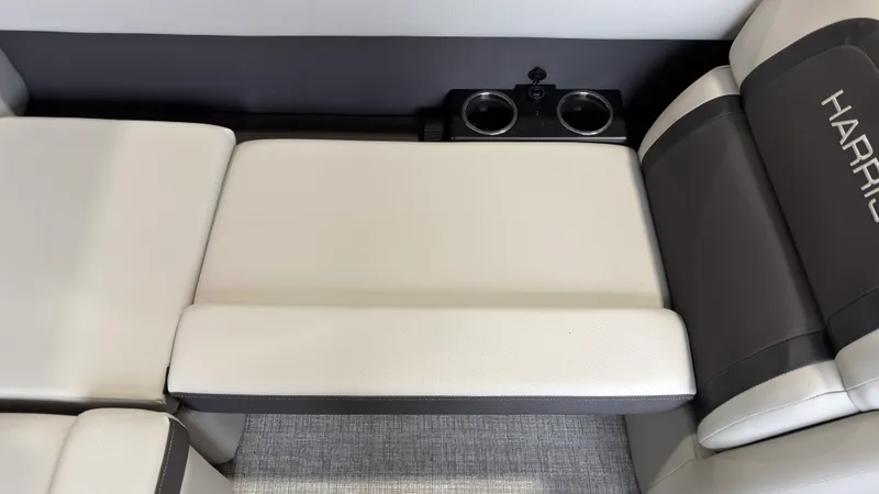 Slide: The Image of Harris 210 Cruiser 2025 - 35