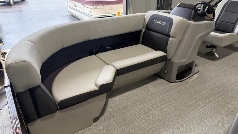 Slide: The Image of Harris 210 Cruiser 2025 - 10