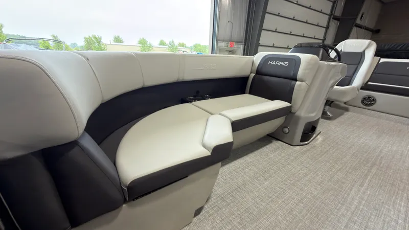 Slide: The Image of Harris 210 Cruiser 2025 - 24