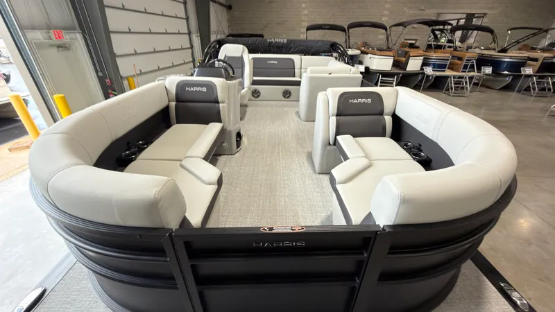 Slide: The Image of Harris 210 Cruiser 2025 - 9