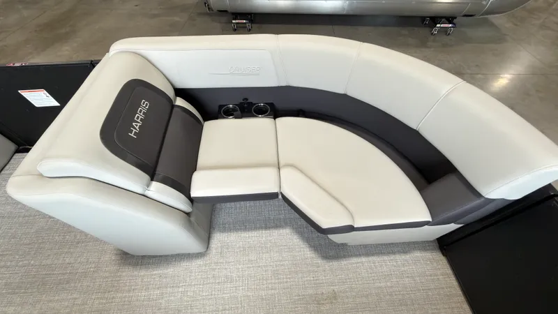 Slide: The Image of Harris 210 Cruiser 2025 - 12