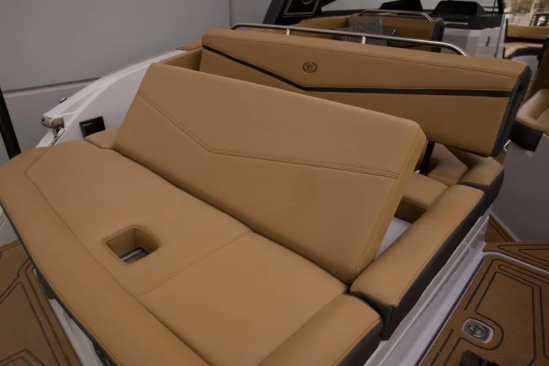 Slide: The Image of Cobalt Boats R6 SURF 2026 - 12