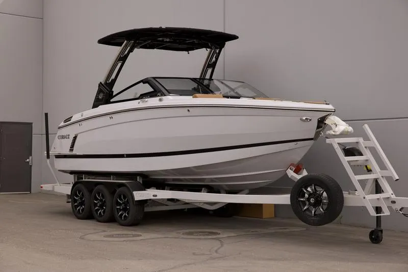 Slide: The Image of Cobalt Boats R6 SURF 2026 - 1