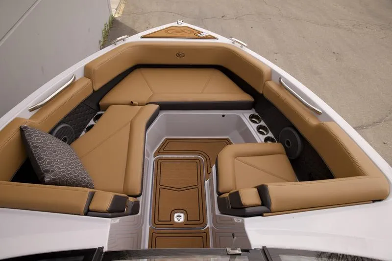 Slide: The Image of Cobalt Boats R6 SURF 2026 - 23