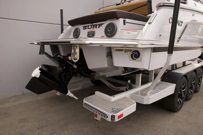 Slide: The Image of Cobalt Boats R6 SURF 2026 - 3