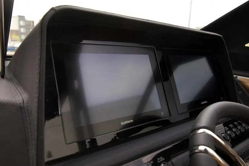 Slide: The Image of Cobalt Boats R6 SURF 2026 - 17