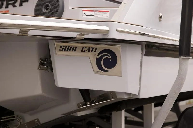 Slide: The Image of Cobalt Boats R6 SURF 2026 - 5
