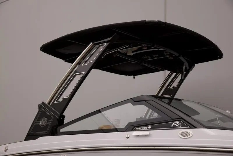 Slide: The Image of Cobalt Boats R6 SURF 2026 - 7