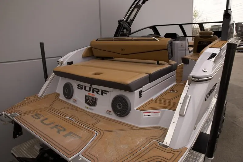 Slide: The Image of Cobalt Boats R6 SURF 2026 - 9