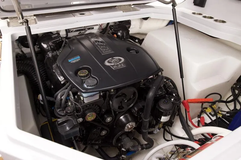 Slide: The Image of Cobalt Boats R6 SURF 2026 - 21