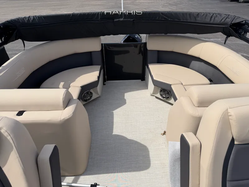 Slide: The Image of Harris 210 Cruiser 2025 - 10