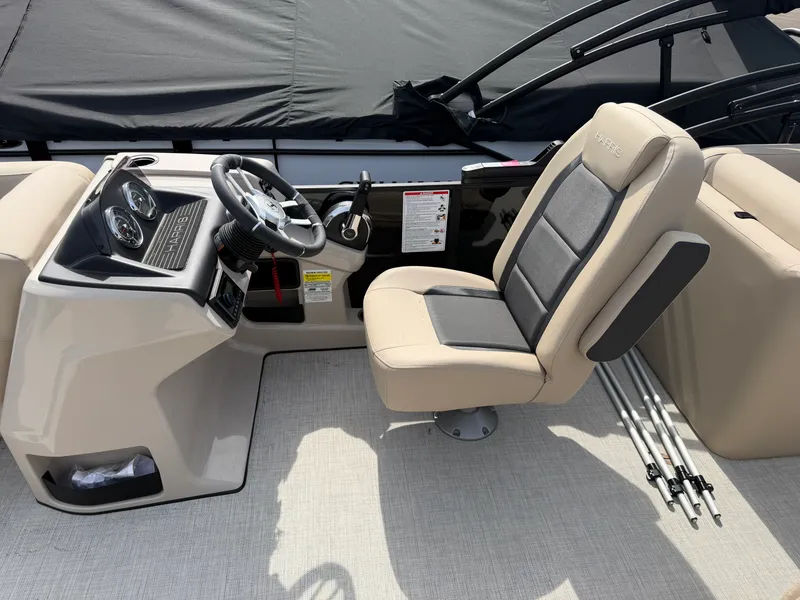 Slide: The Image of Harris 210 Cruiser 2025 - 11