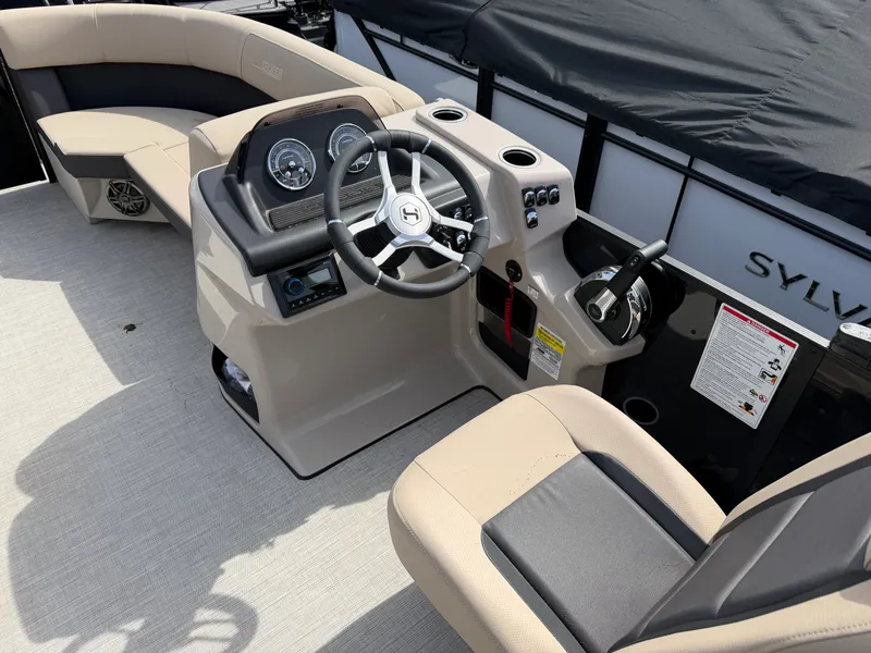 Slide: The Image of Harris 210 Cruiser 2025 - 12