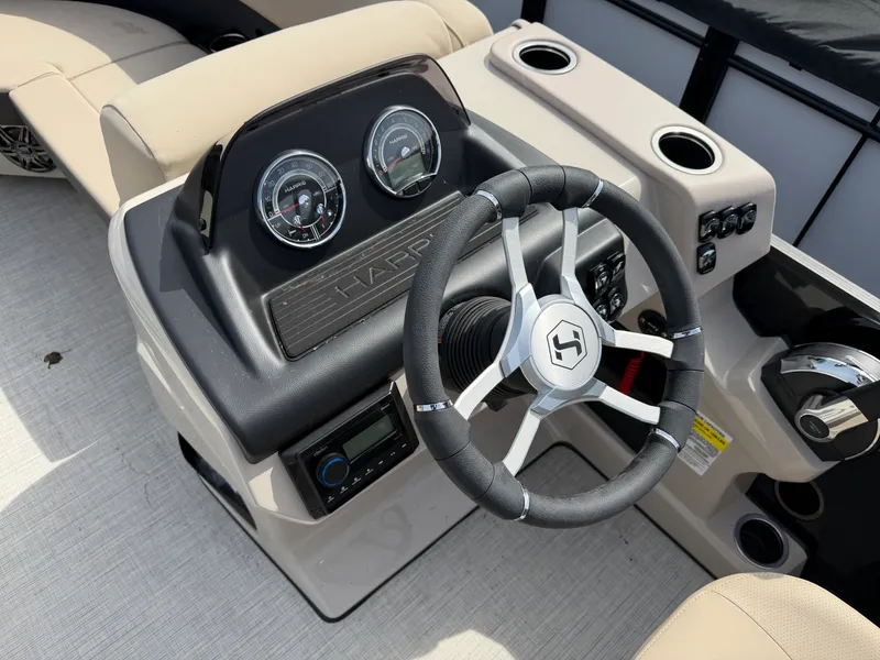 Slide: The Image of Harris 210 Cruiser 2025 - 13