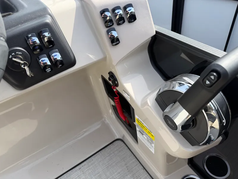 Slide: The Image of Harris 210 Cruiser 2025 - 14