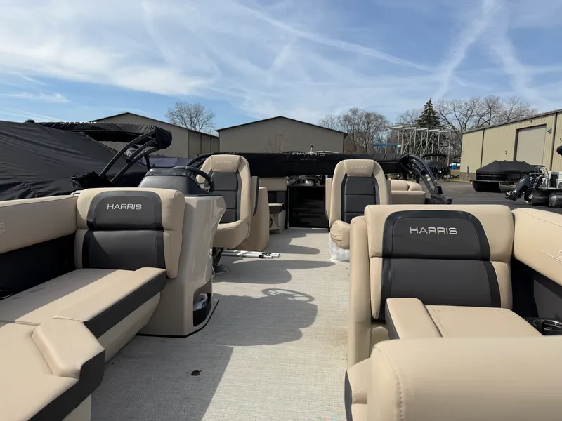 Slide: The Image of Harris 210 Cruiser 2025 - 7