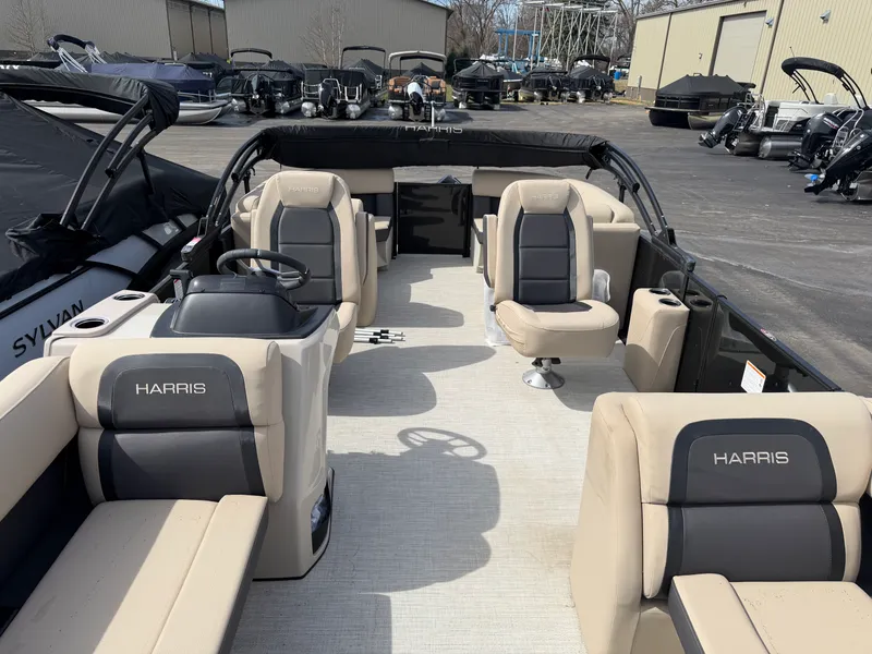 Slide: The Image of Harris 210 Cruiser 2025 - 8