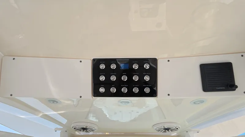 Slide: The Image of Scout 305 LXF 2026 - 30