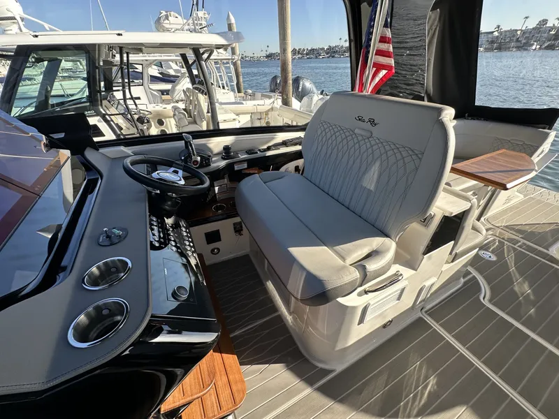 Slide: The Image of Sea Ray 370 SUNDANCER 2024 - 13