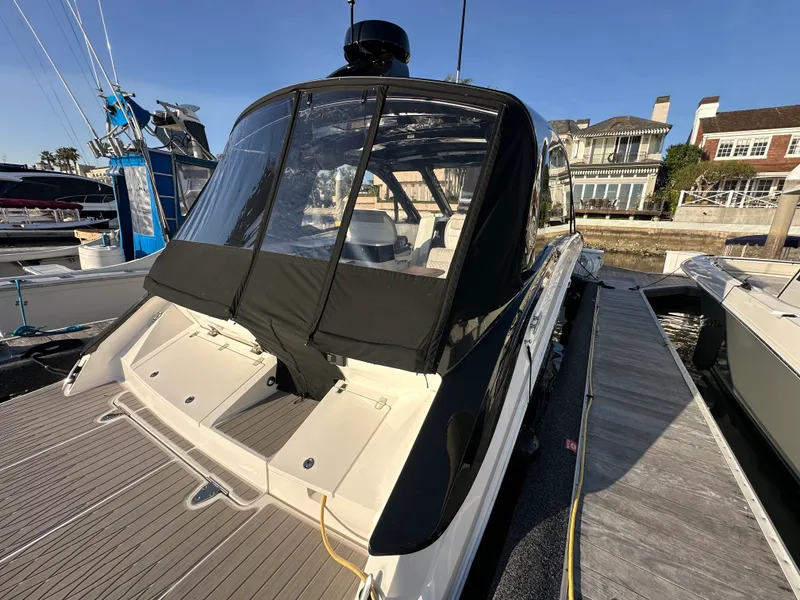 Slide: The Image of Sea Ray 370 SUNDANCER 2024 - 2