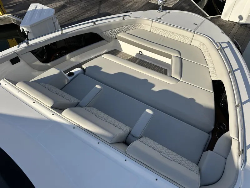 Slide: The Image of Sea Ray 370 SUNDANCER 2024 - 22