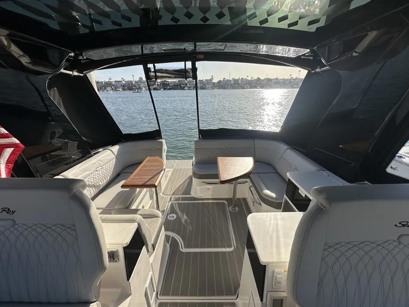 Slide: The Image of Sea Ray 370 SUNDANCER 2024 - 29