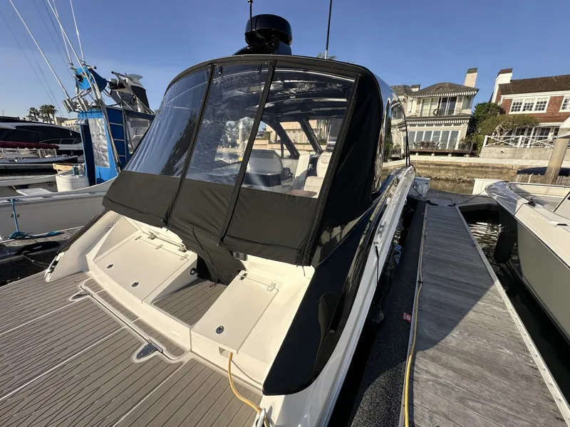 Slide: The Image of Sea Ray 370 SUNDANCER 2024 - 30