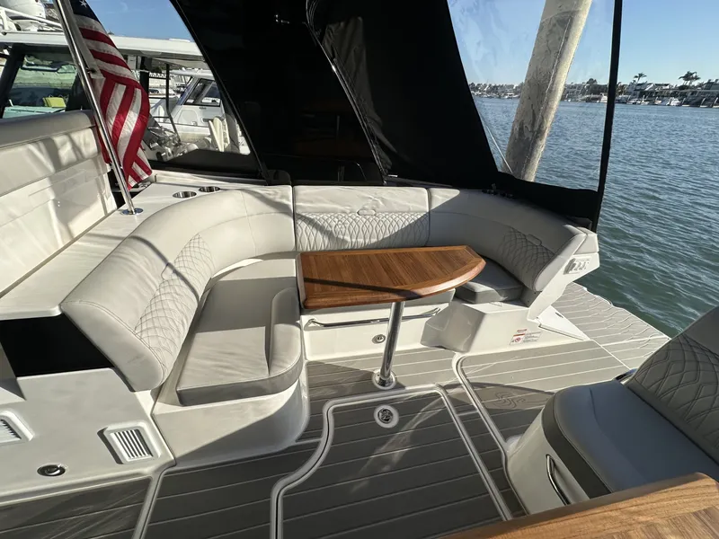 Slide: The Image of Sea Ray 370 SUNDANCER 2024 - 34