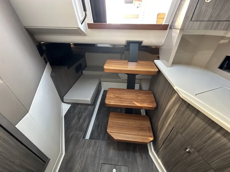 Slide: The Image of Sea Ray 370 SUNDANCER 2024 - 35