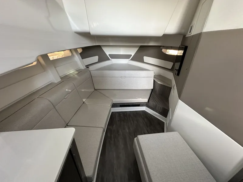 Slide: The Image of Sea Ray 370 SUNDANCER 2024 - 49