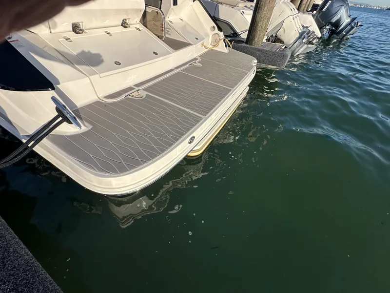 Slide: The Image of Sea Ray 370 SUNDANCER 2024 - 5