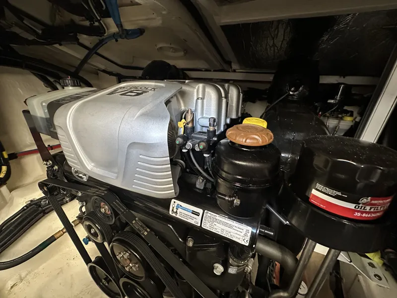 Slide: The Image of Sea Ray 370 SUNDANCER 2024 - 54