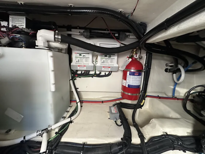 Slide: The Image of Sea Ray 370 SUNDANCER 2024 - 55