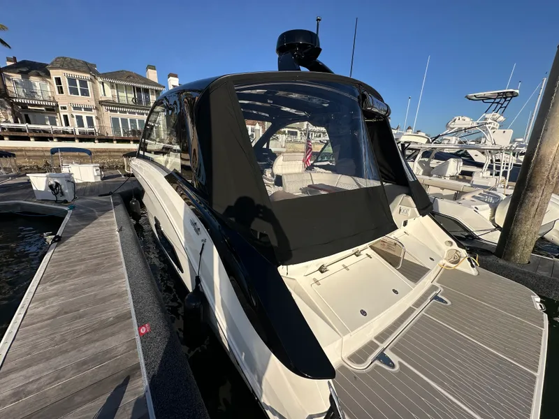 Slide: The Image of Sea Ray 370 SUNDANCER 2024 - 6