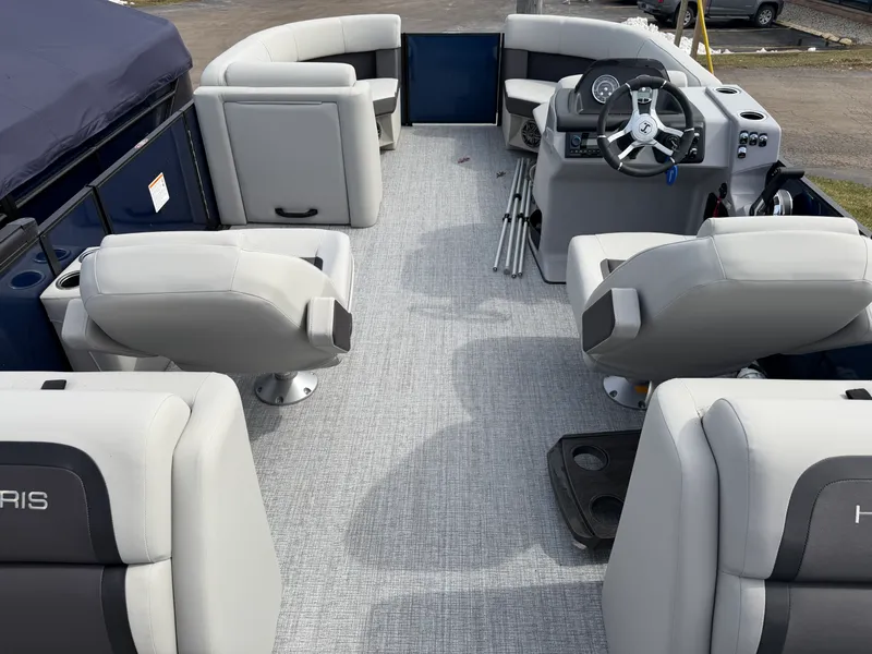 Slide: The Image of Harris 210 Cruiser 2025 - 12