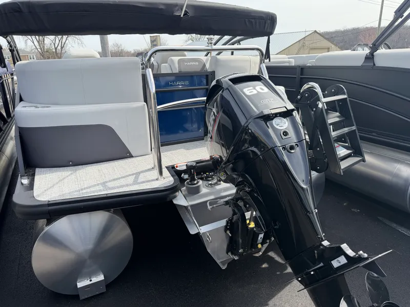 Slide: The Image of Harris 210 Cruiser 2025 - 13