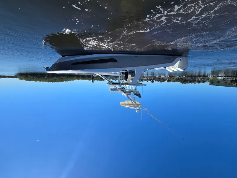 Slide: The Image of Boston Whaler 420 OUTRAGE 2023 - 1