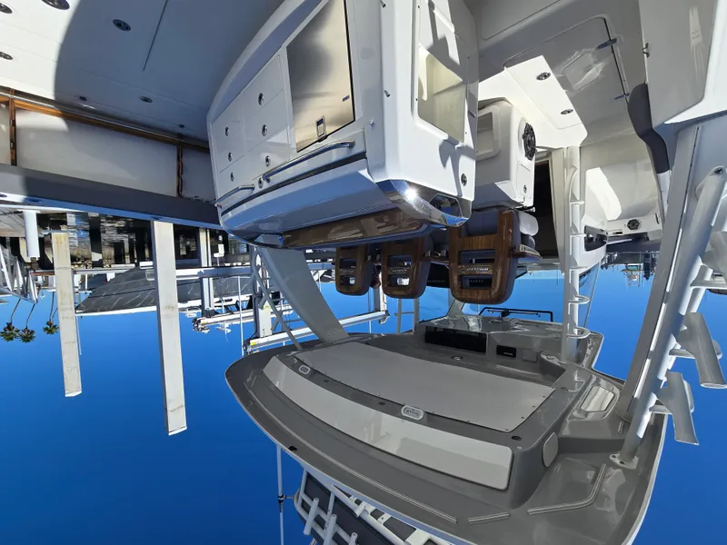 Slide: The Image of Boston Whaler 420 OUTRAGE 2023 - 11