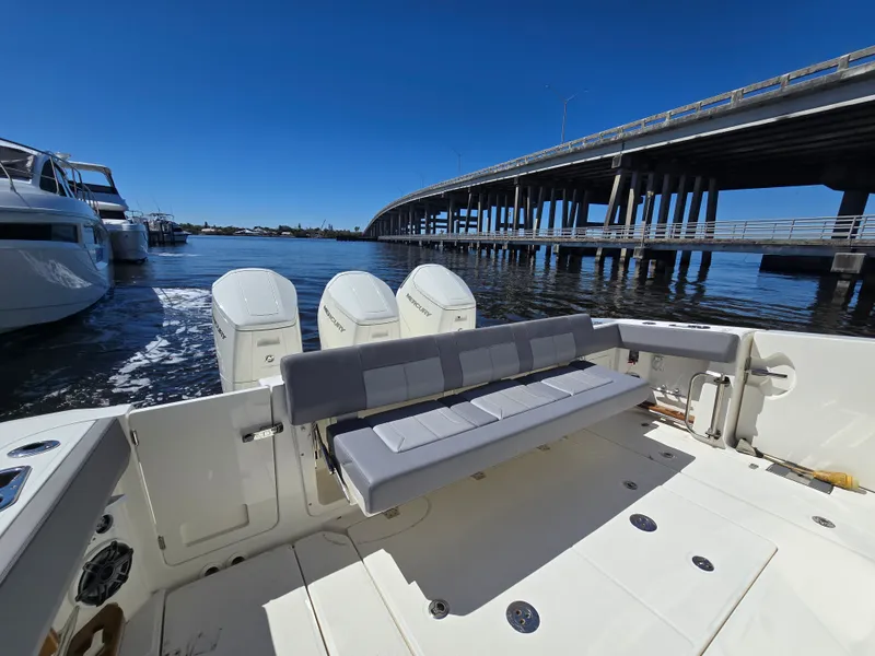 Slide: The Image of Boston Whaler 420 OUTRAGE 2023 - 14