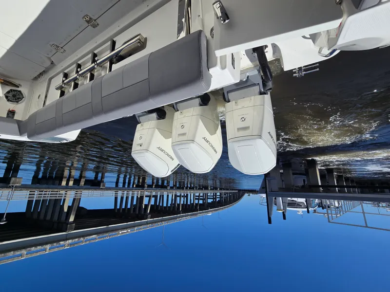 Slide: The Image of Boston Whaler 420 OUTRAGE 2023 - 16