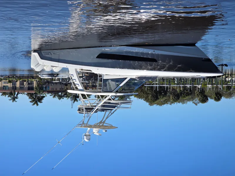 Slide: The Image of Boston Whaler 420 OUTRAGE 2023 - 3