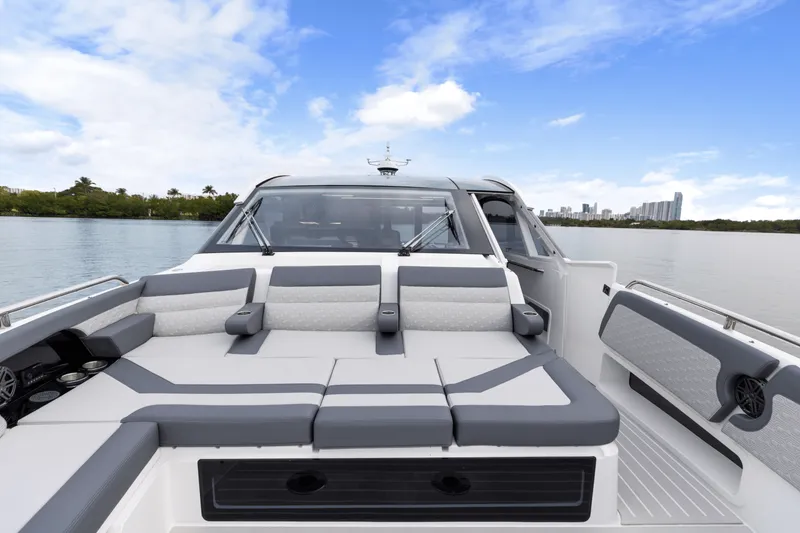 Slide: The Image of Galeon 435 GTO 2026 - 21