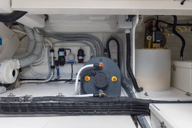 Slide: The Image of Galeon 435 GTO 2026 - 40