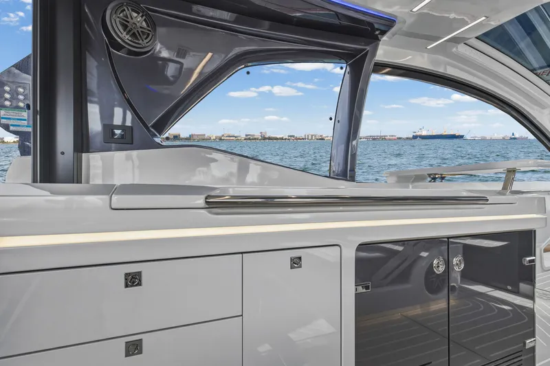 Slide: The Image of Galeon 435 GTO 2026 - 45