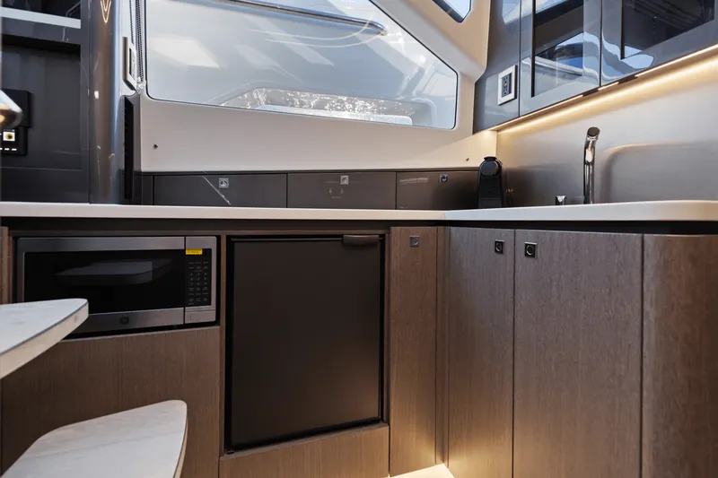 Slide: The Image of Galeon 435 GTO 2026 - 50