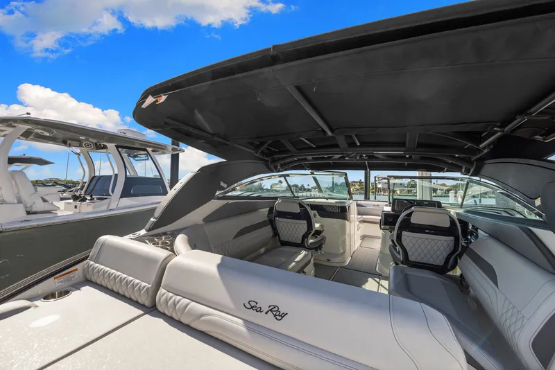 Slide: The Image of Sea Ray 260 SLX OB 2024 - 28