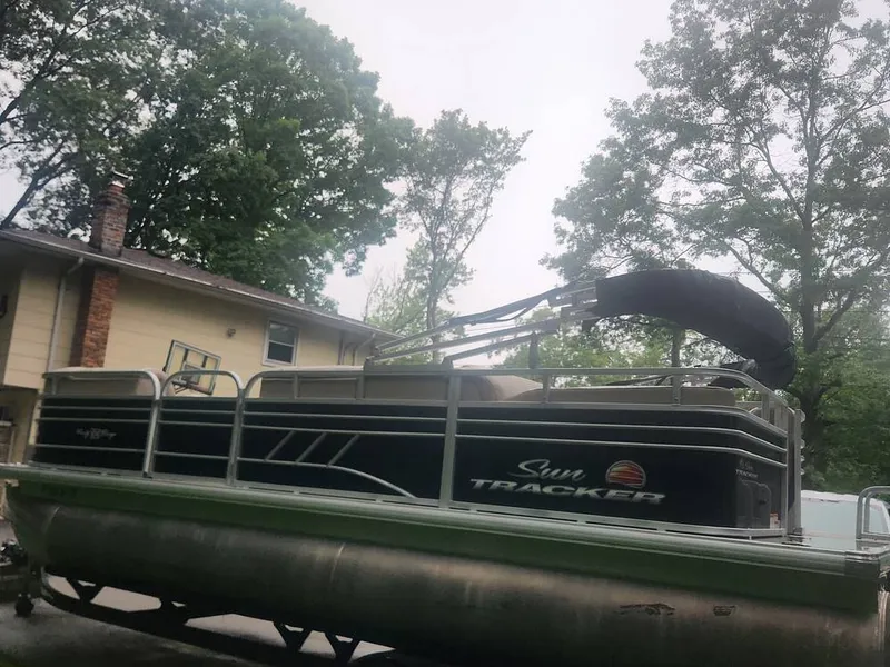 Slide: The Image of Sun Tracker Party Barge 22 RFDLX 2021 - 16587770