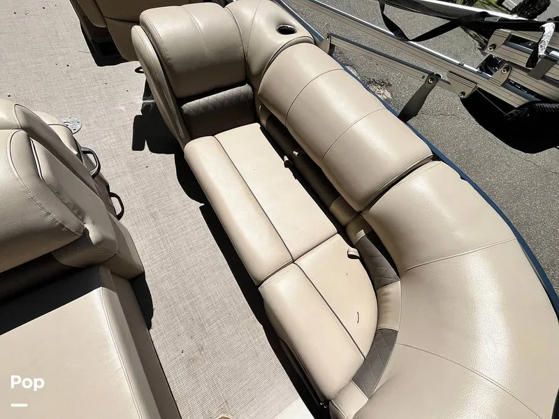 Slide: The Image of Sun Tracker Party Barge 22 RF DLX 2021 - 16631001
